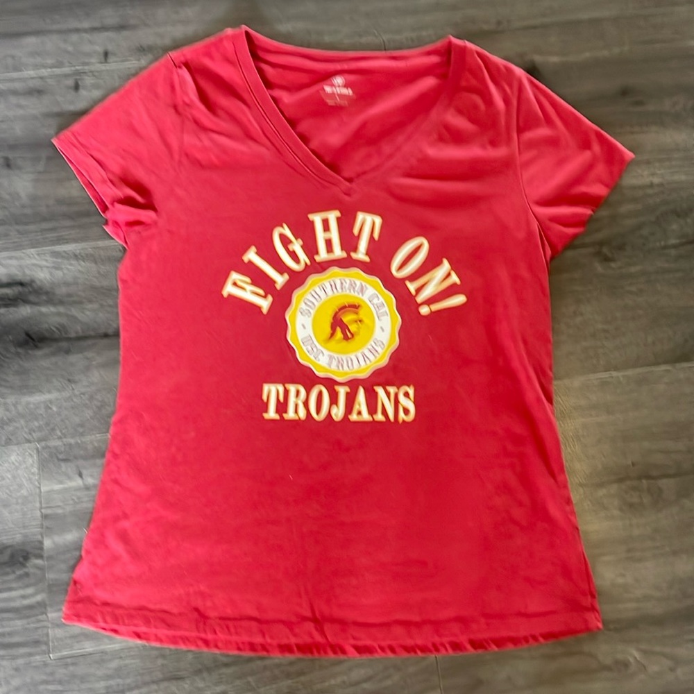 💚USC University Southern California - USC Trojans v-neck T-shirt, versatile top